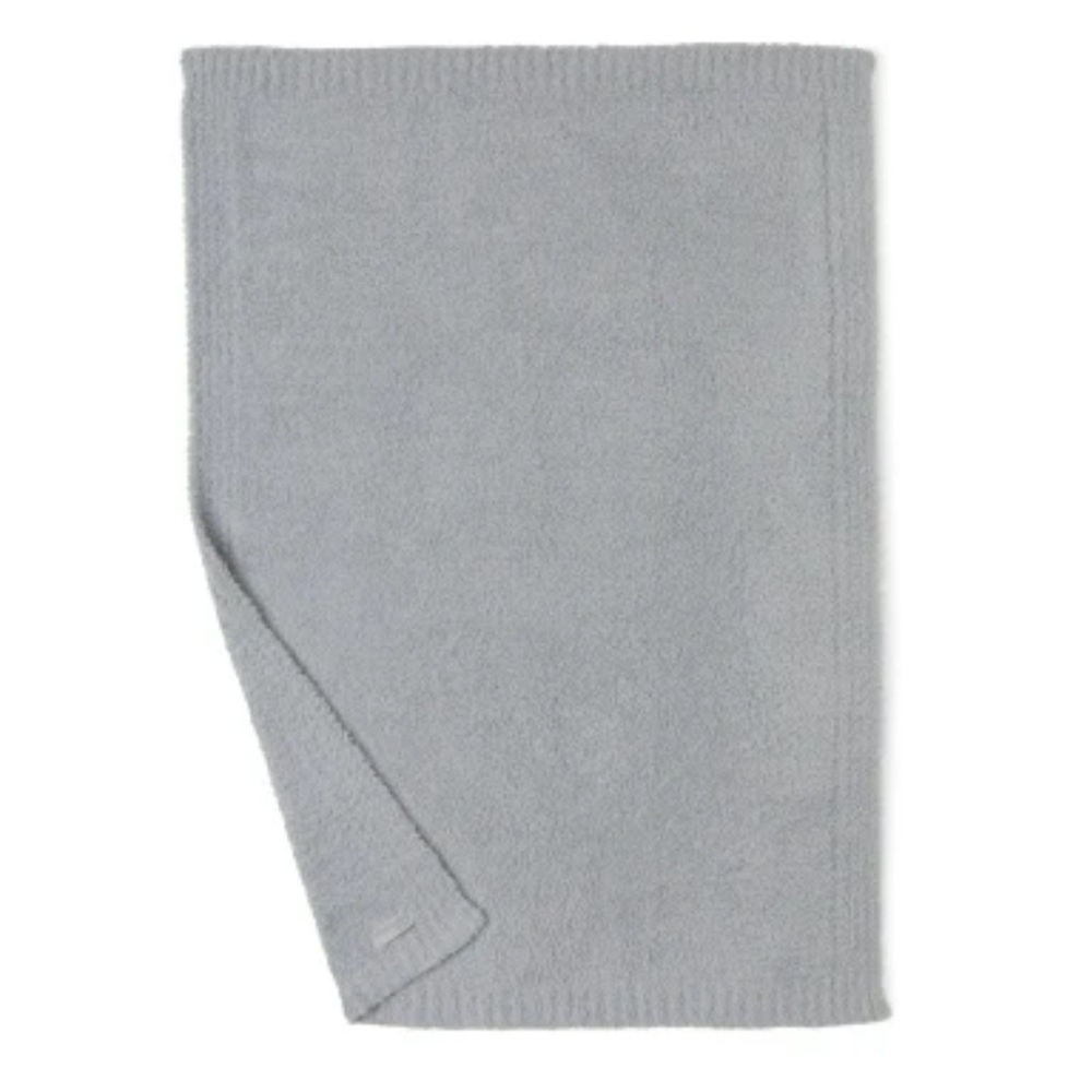 Barefoot dreams CozyChic throw blanket 
Barefoot Dreams